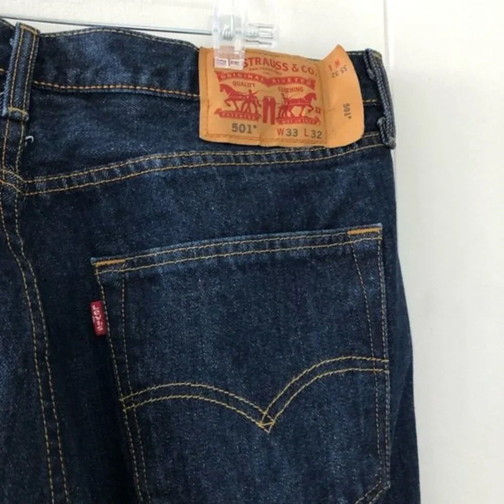 Levi’s straight leg button fly jeans size W33 L32
